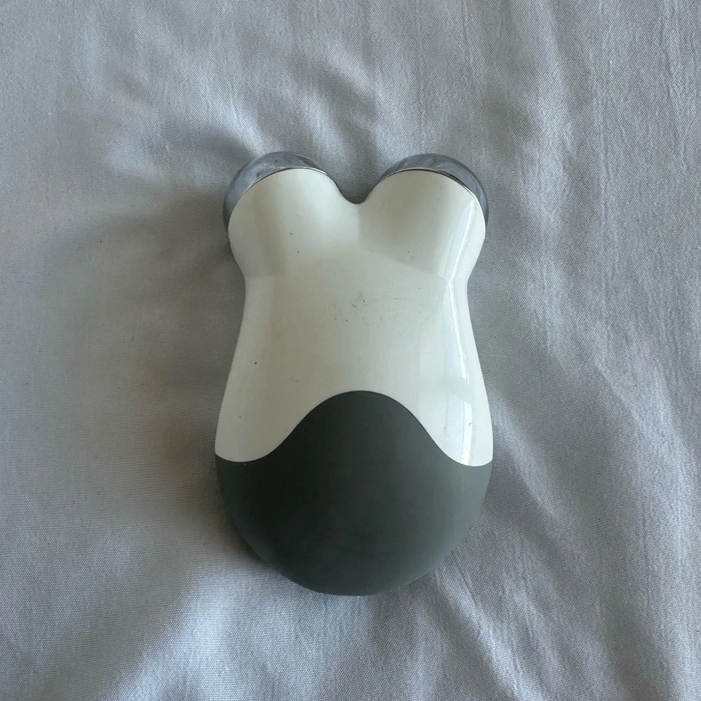 NuFACE Mini Facial Toning Device - White/Grey (With Charger) - Picture 3 of 3